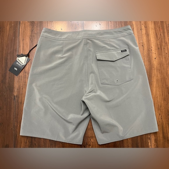 RVCA Standard 4-Way Stretch Fixed Waist 19 Inch Boardshort Size 32 Gray Swim NWT - Picture 4 of 16